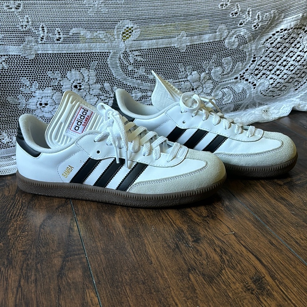 Adidas sambas Us 8 brand new never worn